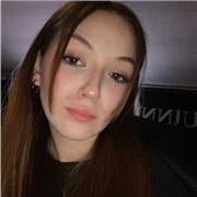 Ragazza con diploma di scuola superiore, bilingue